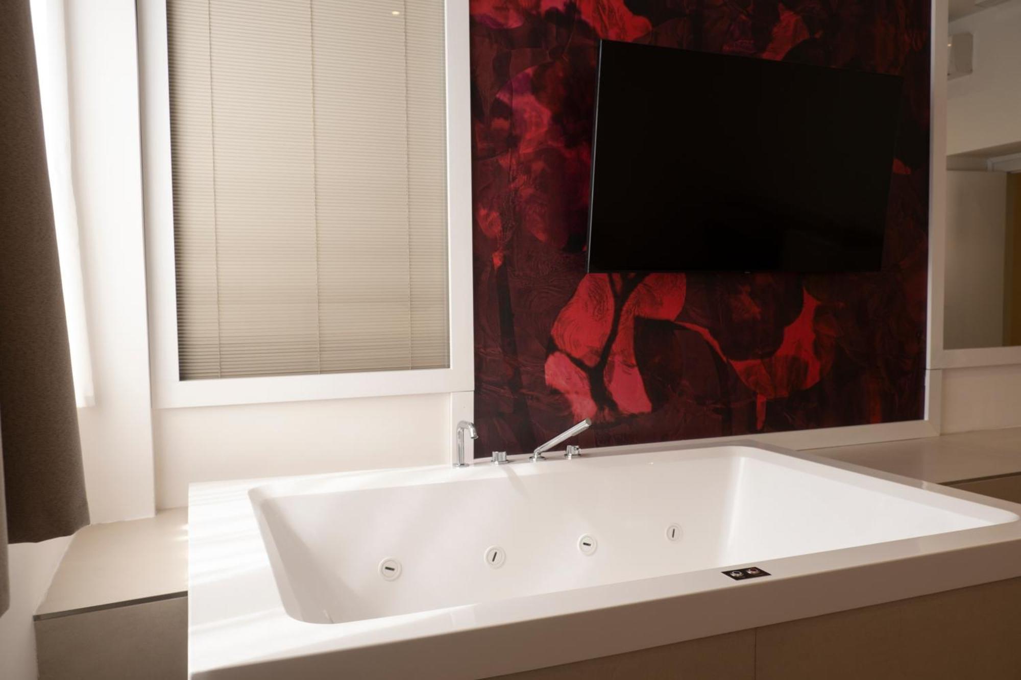 Monumental Luxury Rooms カゼルタ エクステリア 写真
