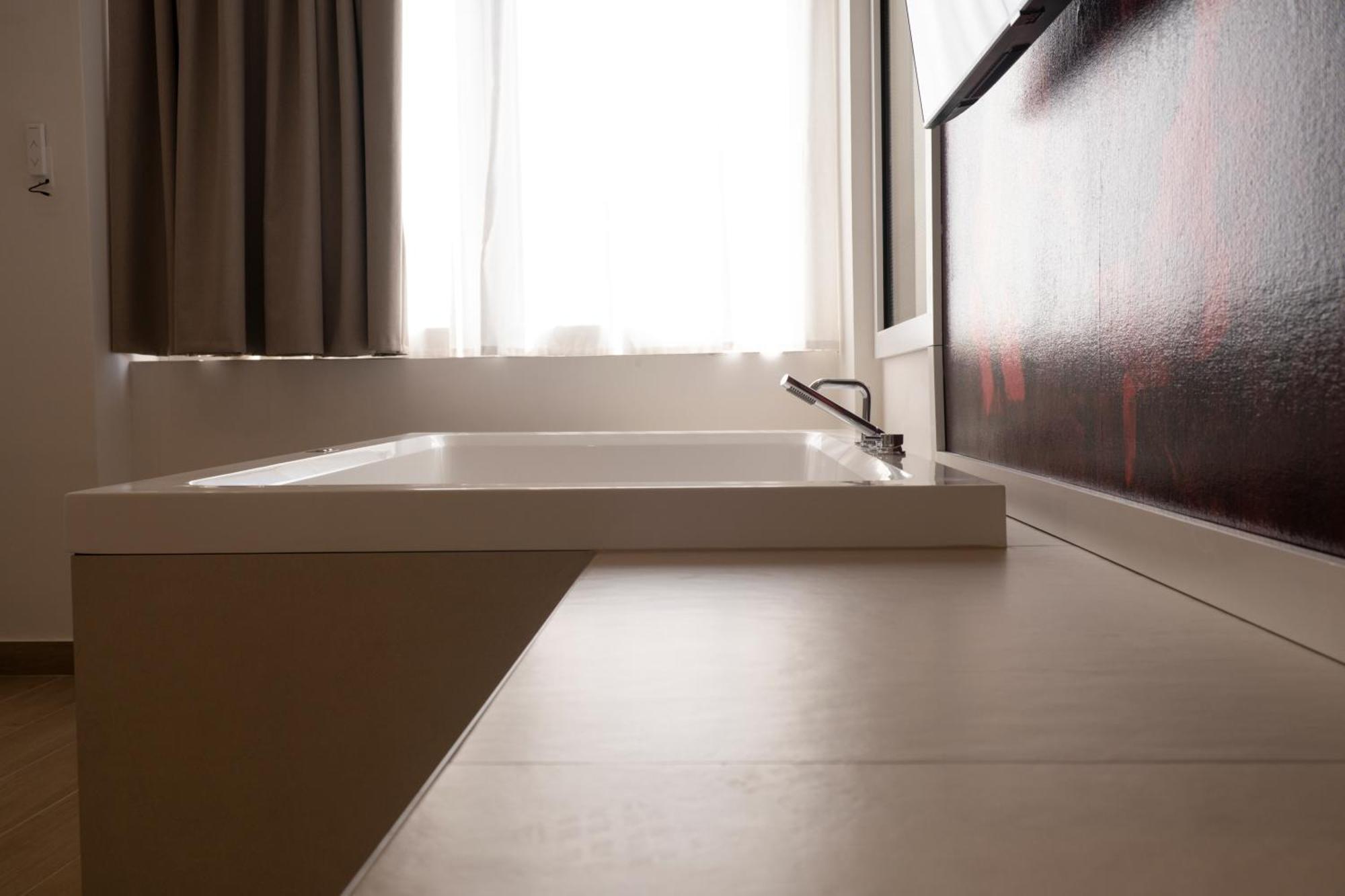 Monumental Luxury Rooms カゼルタ エクステリア 写真