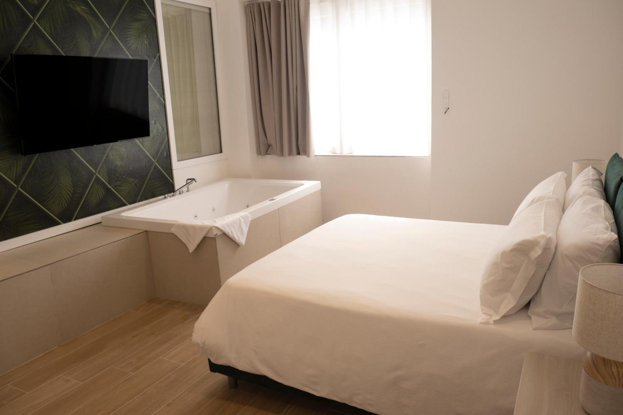 Monumental Luxury Rooms カゼルタ エクステリア 写真